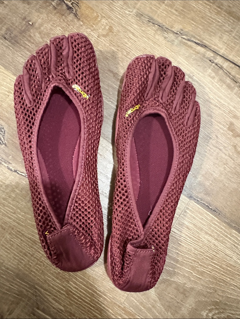 Vibram Women's Five-Toe Mesh Flats in Burgundy